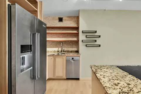 929 N Astor #503, Milwaukee, WI 53202