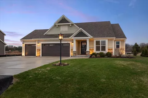 611 Bark Riv, Dousman, WI 53118