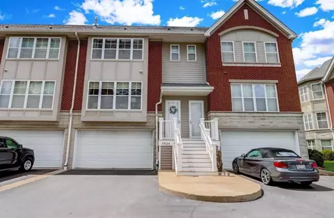 3924 S S Lk #1143, Saint Francis, WI 53235