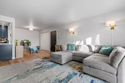 350 Park Hl #A, Pewaukee, WI 53072