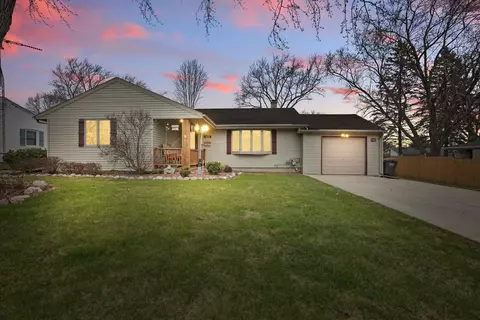 612 Rohda, Waterford, WI 53185