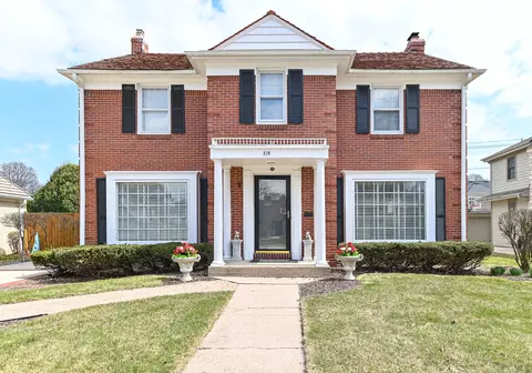 674 N 77th, Wauwatosa, WI 53213