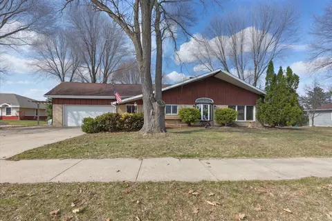 1224 Sell, Hartford, WI 53027