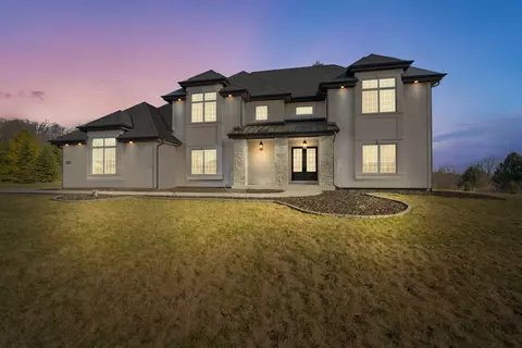 14195 N Twin Oaks, Mequon, WI 53097