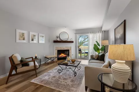 n17w26887 E Fieldhack #D, Pewaukee, WI 53072