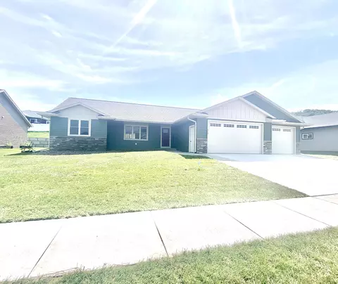 513 Grand Mdw, Holmen, WI 54636