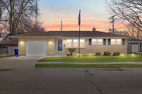 7833 10th, Kenosha, WI 53143