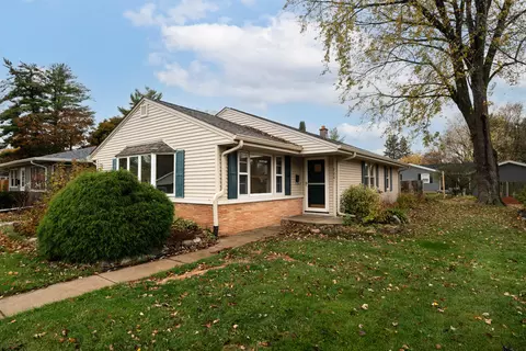708 Oakwood, Oconomowoc, WI 53066