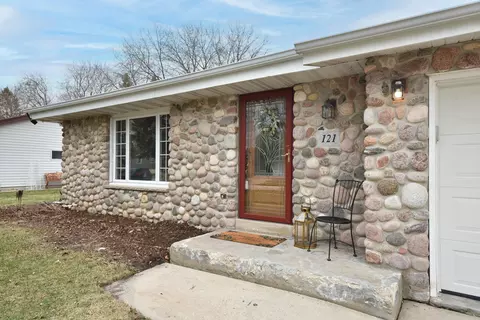 121 W Niesen, Saukville, WI 53080