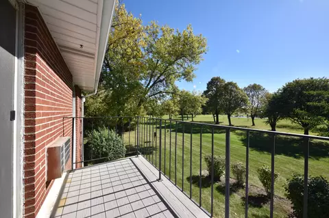 6175 W Howard #7, Greenfield, WI 53220