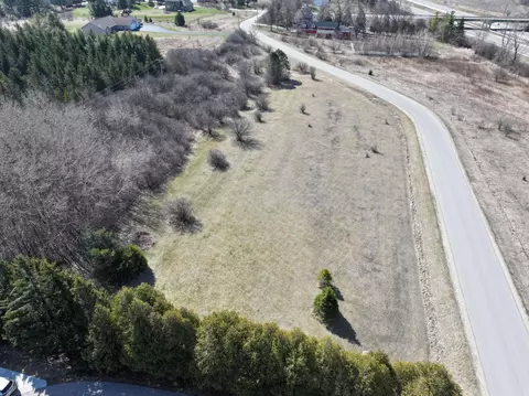 1546 Indian Hl, Grafton, WI 53024