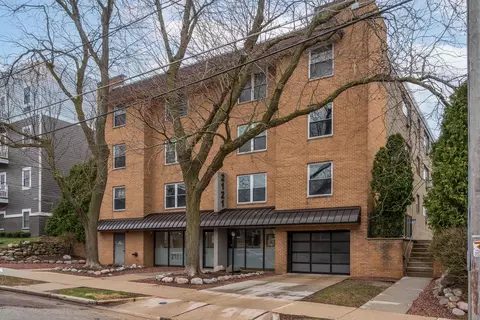 2121 N Cambridge #202, Milwaukee, WI 53202
