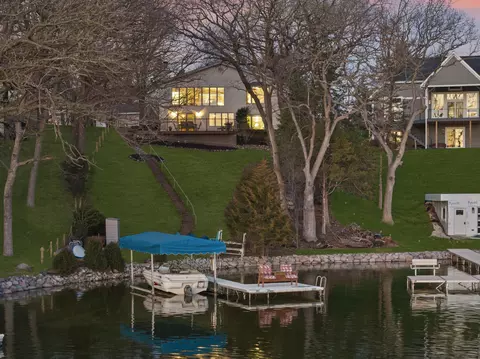 1721 N Waterville, Summit, WI 53066