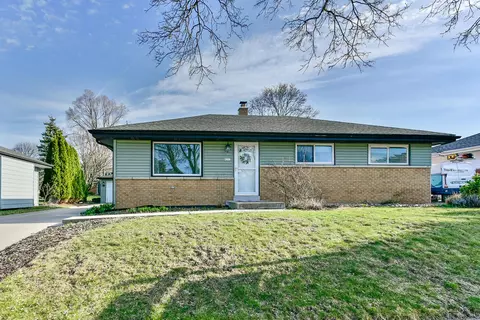 8221 W Sunbury, Milwaukee, WI 53219