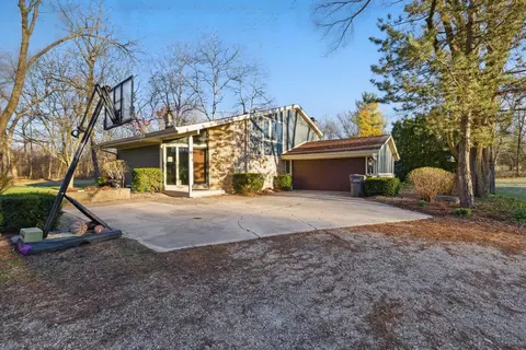 w216s10421 Crowbar, Muskego, WI 53150