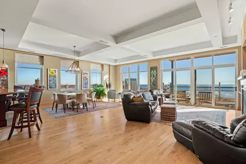 1313 N Franklin #1206, Milwaukee, WI 53202