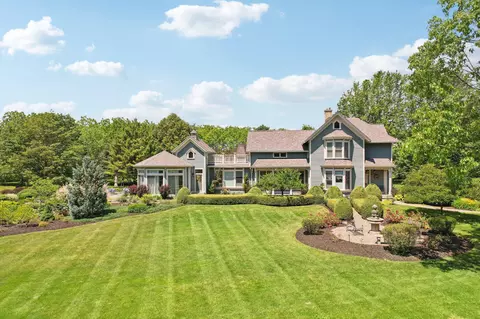 12921 N Fox Holw, Mequon, WI 53097