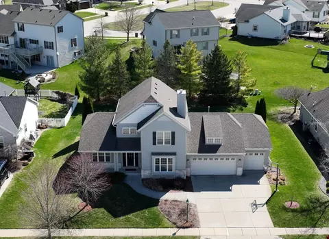 637 Hickory Holw, Waterford, WI 53185