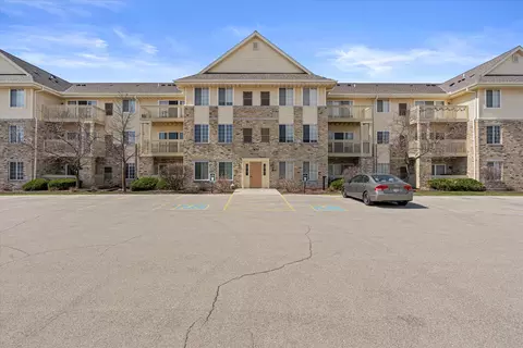530 Windstone #210, Hartland, WI 53029