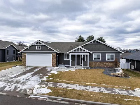 612 Grand Mdw, Holmen, WI 54636