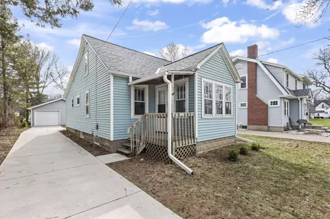 723 S Silver Lk, Oconomowoc, WI 53066
