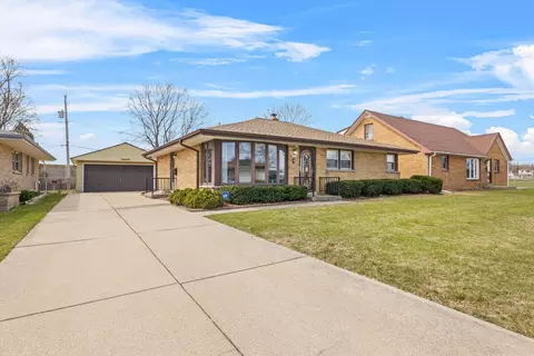 1719 W Bottsford, Milwaukee, WI 53221