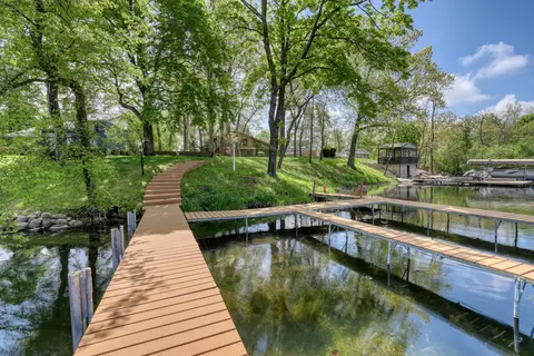 n9219 South Shore Drive, East Troy, WI 53120