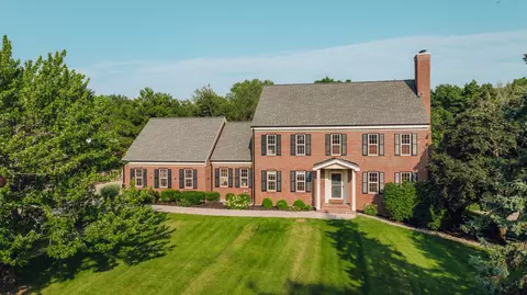 1380 Barrington Woods, Brookfield, WI 53045
