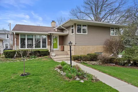 841 N 113th, Wauwatosa, WI 53226