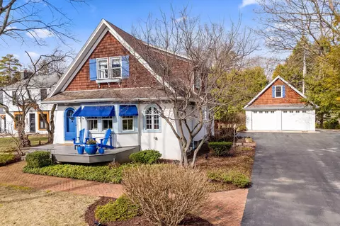 7545 N N Lk, Fox Point, WI 53217