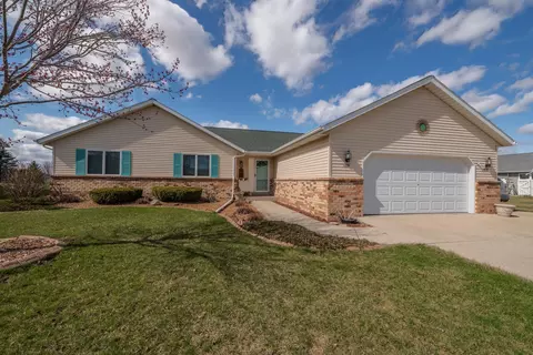 1578 Serenity, Hartford, WI 53027