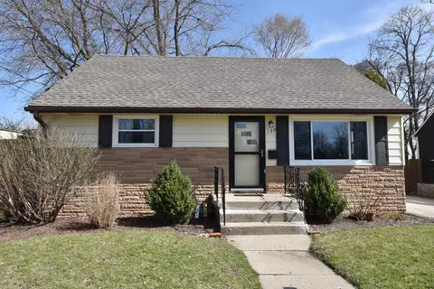 729 Buena Vis, Waukesha, WI 53188