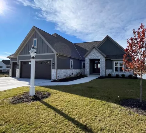 1618 White Deer, Waukesha, WI 53189