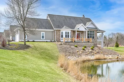w178n5927 Timms Pr, Menomonee Falls, WI 53051