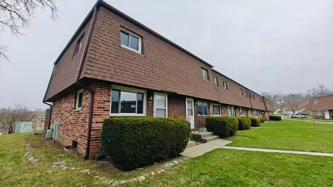 1102 Fleetfoot #A, Waukesha, WI 53186