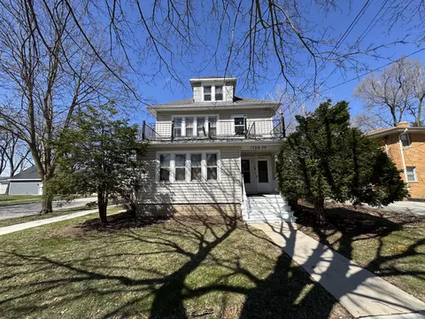 1528 White Rock #1530, Waukesha, WI 53186
