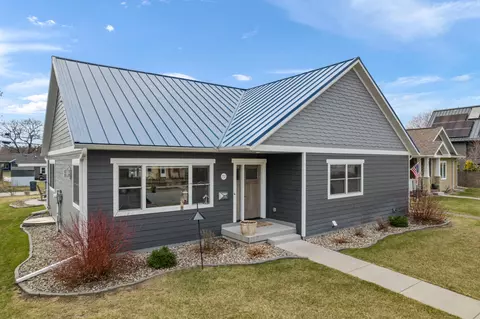 737 24th, La Crosse, WI 54601