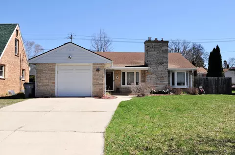 4930 W Kinnickinnic Riv, Milwaukee, WI 53219