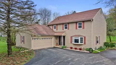 s41w26912 Oak Grv, Waukesha, WI 53189