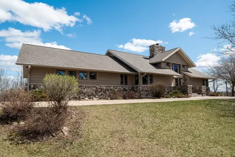 w1138 Hill Road, Ixonia, WI 53036