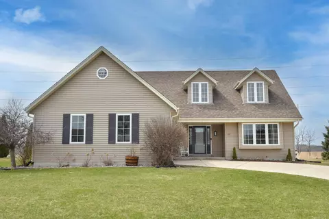 319 S Maple, Saukville, WI 53080
