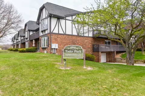 8900 N Park Plz #115, Brown Deer, WI 53223