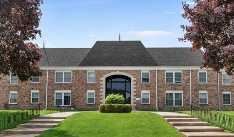 2101 Chateau #203, Grafton, WI 53024