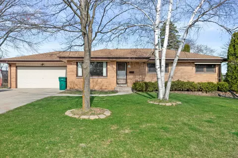 w144n8327 Macarthur, Menomonee Falls, WI 53051