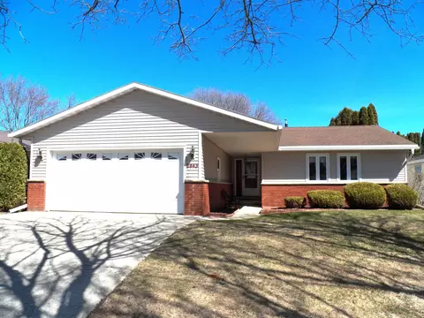 2643 College, Manitowoc, WI 54220