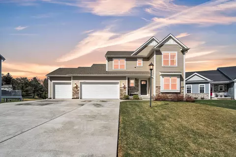1090 Spruce, Oconomowoc, WI 53066