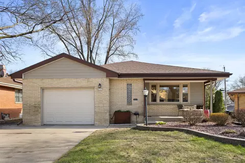 9727 W Hayes, West Allis, WI 53227