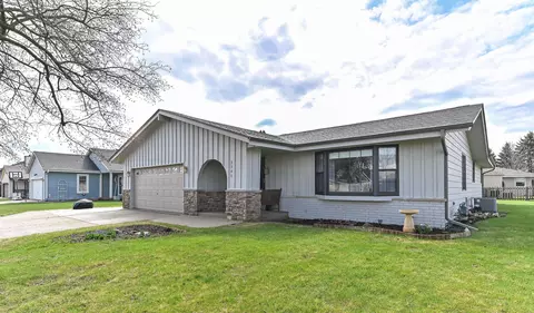 3301 W W Brg, Greenfield, WI 53221