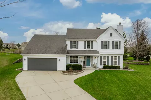 869 Joshua, Pewaukee, WI 53072