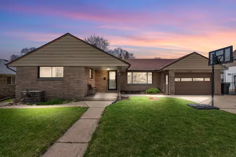 2347 S 98th, West Allis, WI 53227